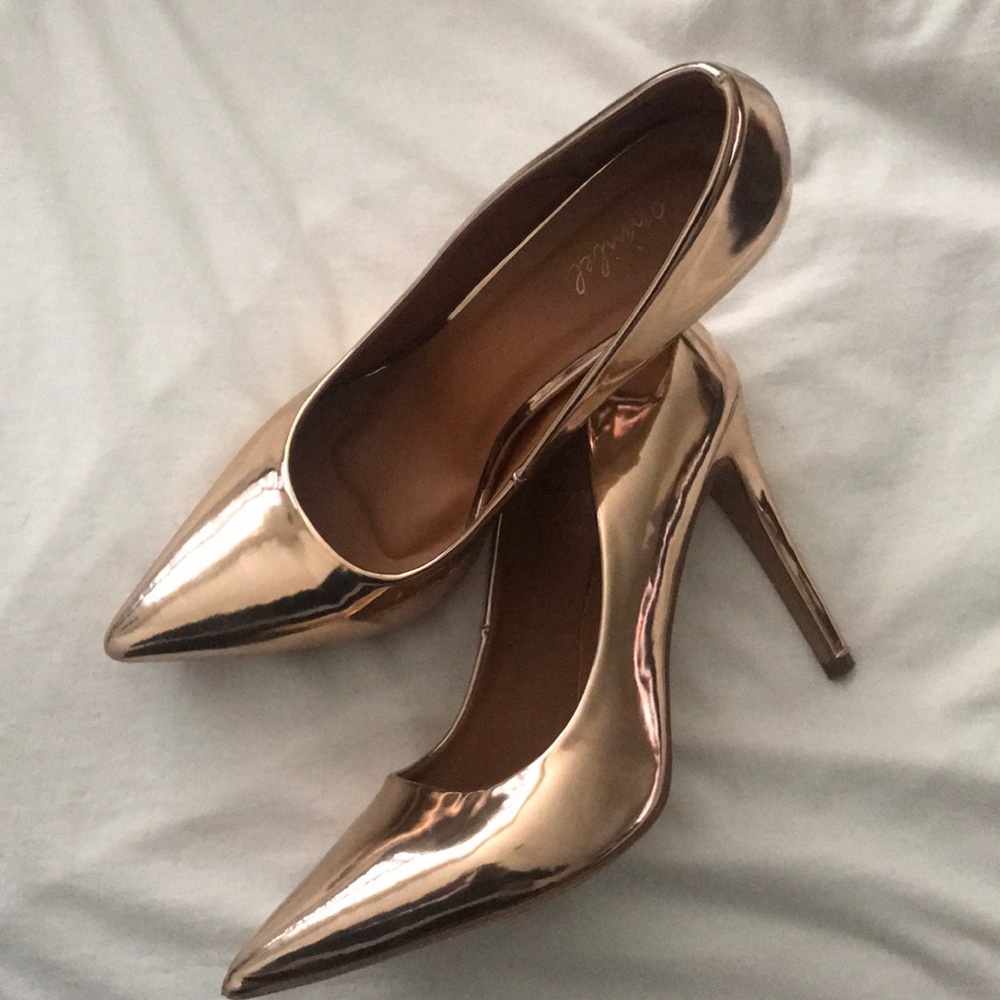 🔴 Metallic Gold Pumps